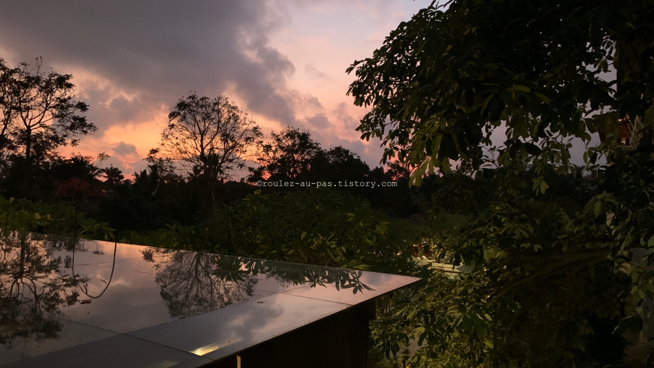 BALI-UBUD-ELEMENT-LOBBY-SUNSET