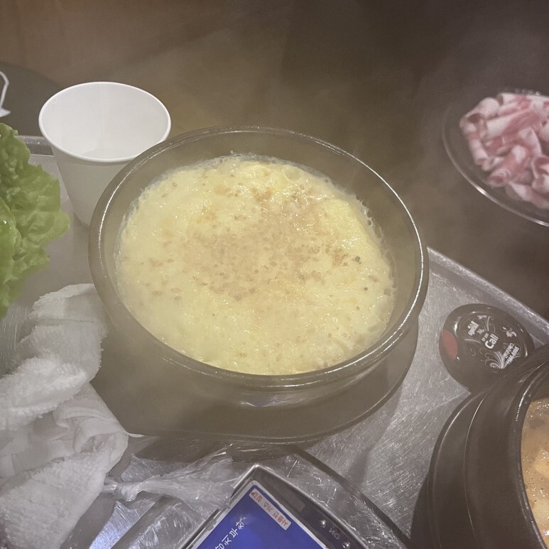 장작패는돼지 이미지