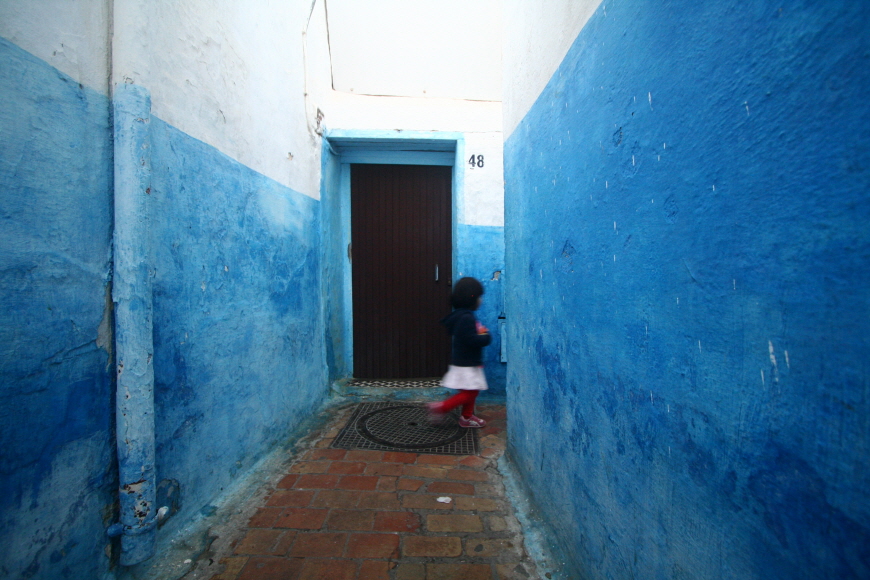 모로코-라바트-카스바 우다이아의 파랗고 하얀 골목