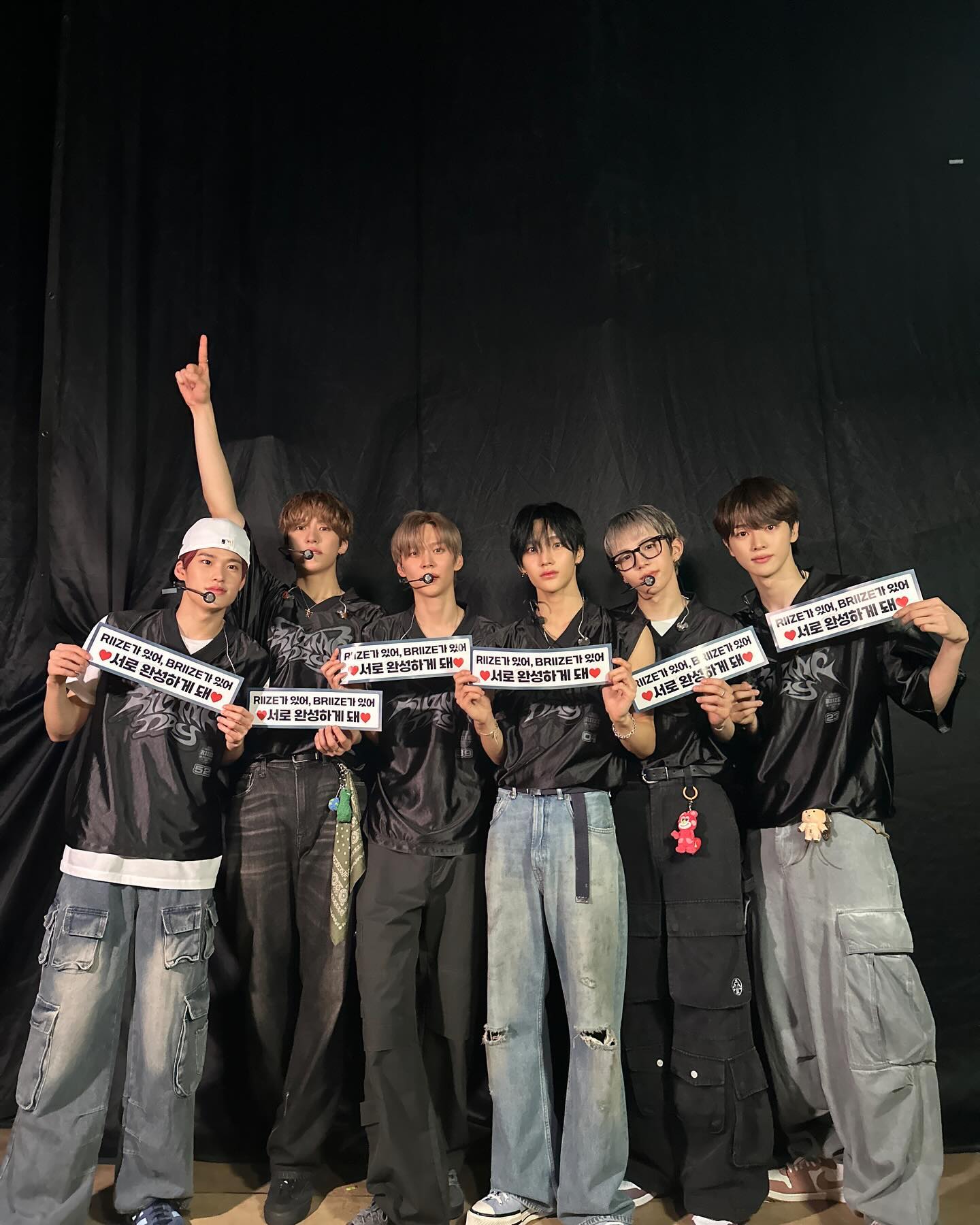 20240505라이징데이팬콘2일차인스타가족사진