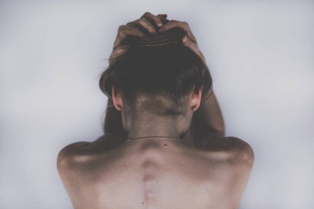 겨드랑이 통증의 원인과 치료법: 전문가 가이드