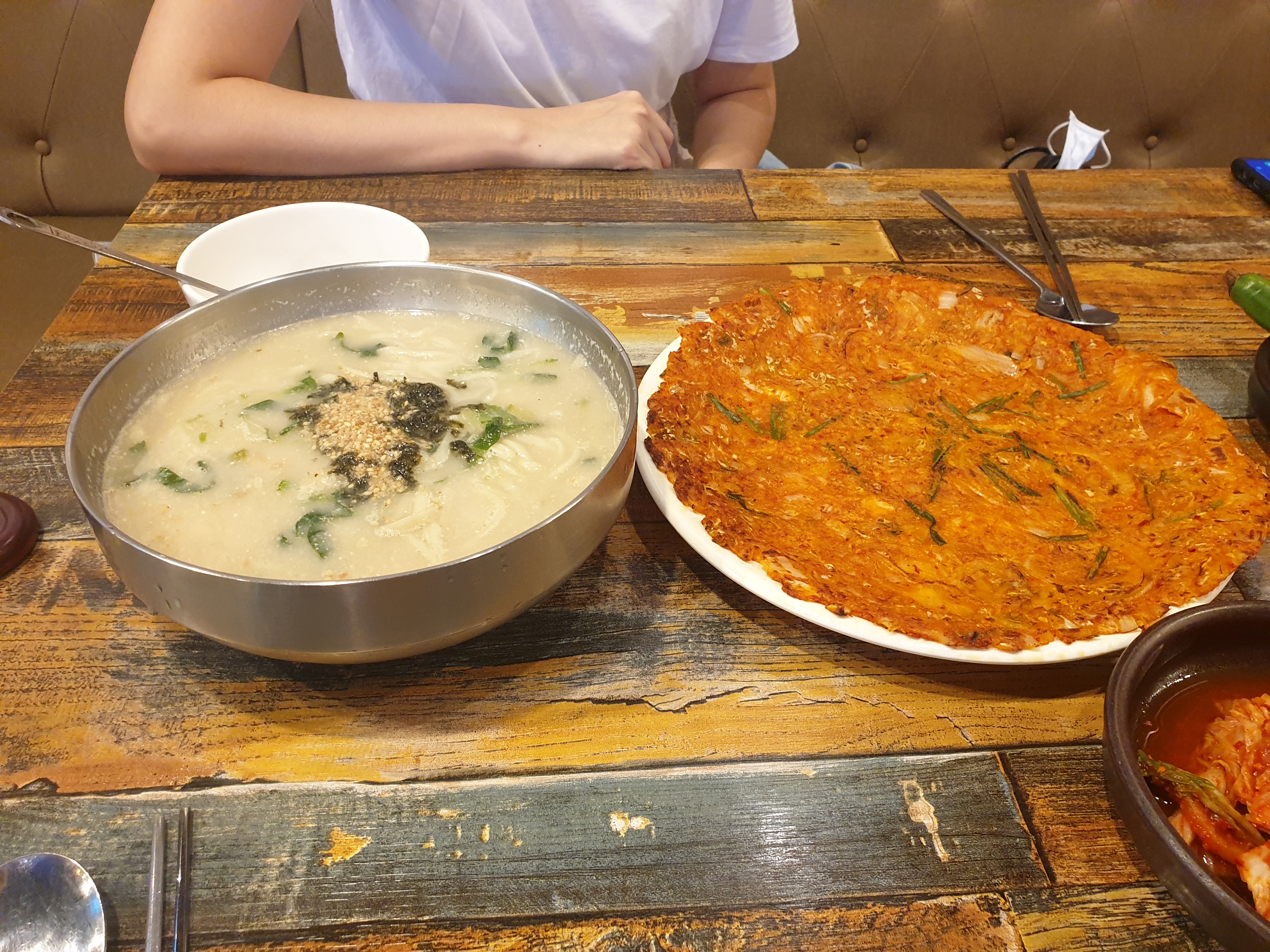  대구 앞산 공룡공원 김치전, 누룽지칼국수 맛집_고산골 면사무소