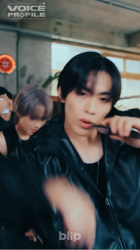 멤버 전원이 아이폰 들고 안무 말아주는 느좋 아이돌.GIF | 인스티즈