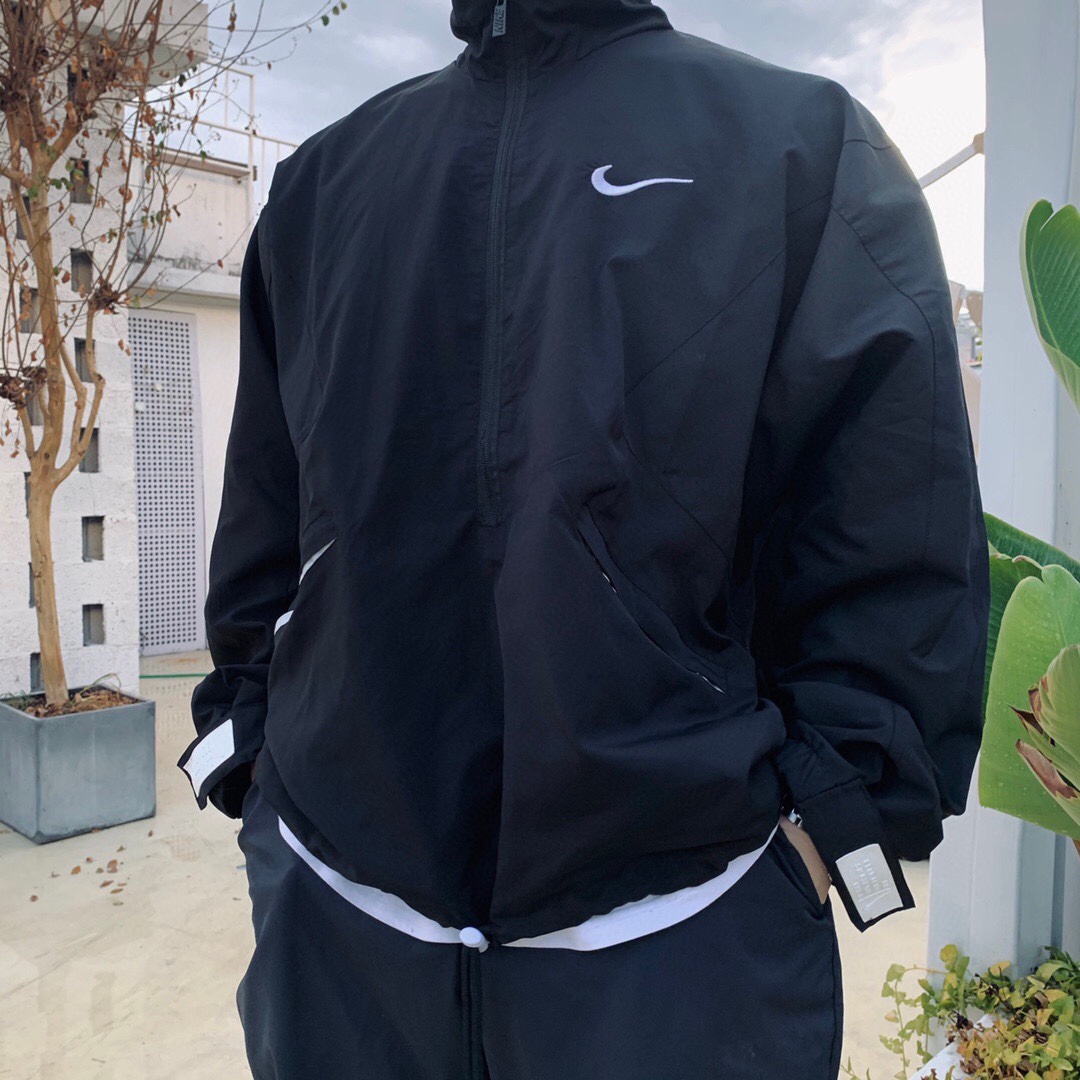  [NIKE x FEAR OF GOD] 나이키 X 피어오브갓 하프 집업 아노락 자켓 (2 COLOR)