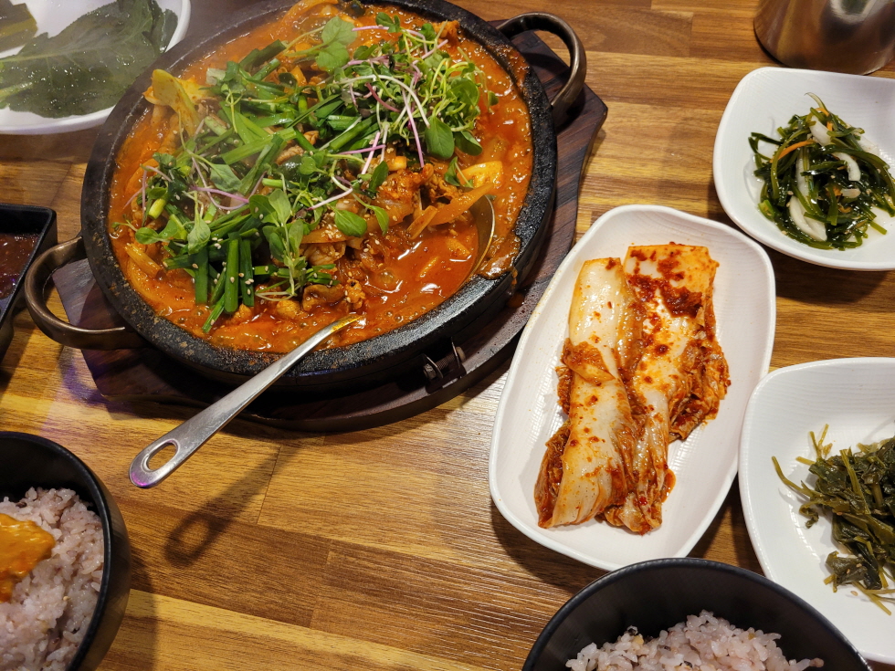 남천동 맛집 발견 정을 담은 식당 돌판두루치기와 해물된장찌개