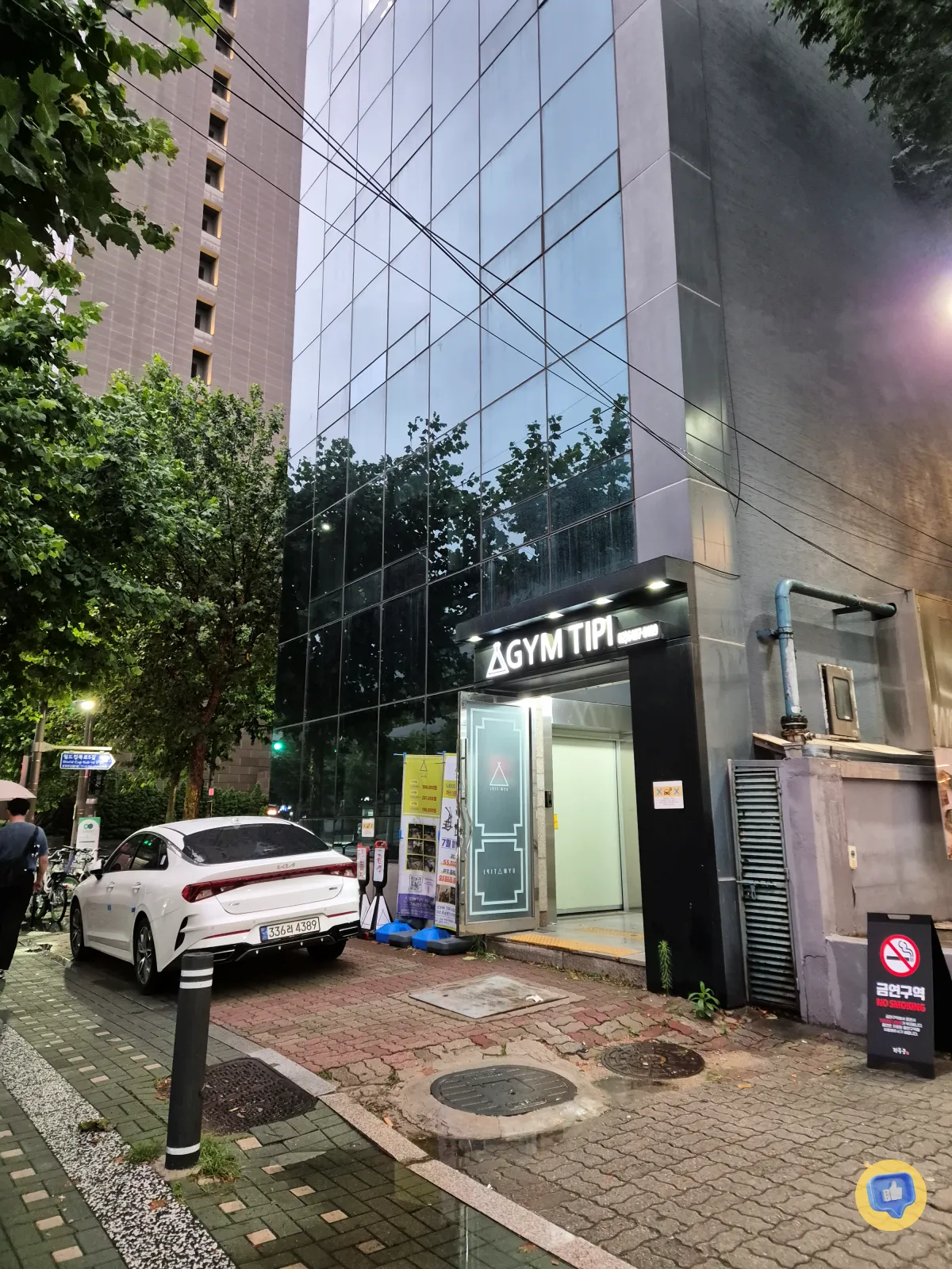스윙스 헬스장 짐티피 서교1호점 입구 