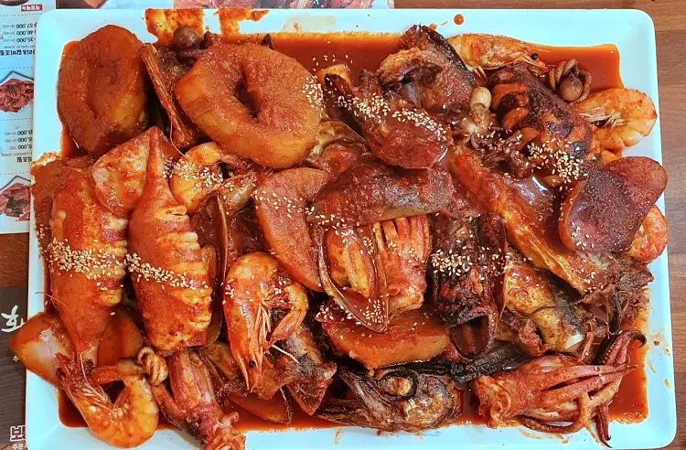 소문의맛집 외식하는날 버스킹 정인 추천 코다리 해물 시래기 갈비 조림 맛있는 식당 인천 송도 맛집 위치 메뉴 가격 정보