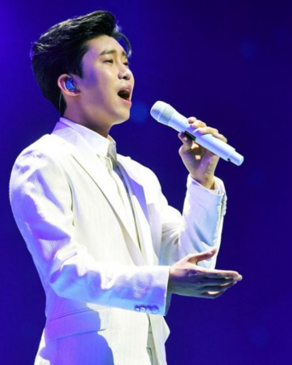  임영웅, 단독 TV쇼 '위 아 히어로, 임영웅' 노개런티 참여 "팬들 위해 더 투자 요청"