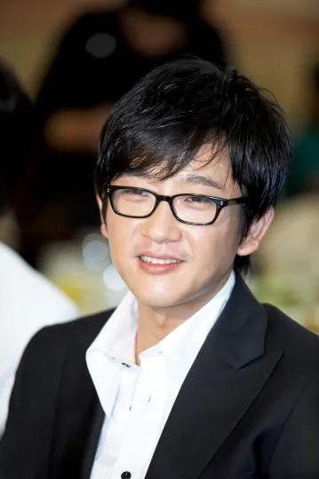 최진영.