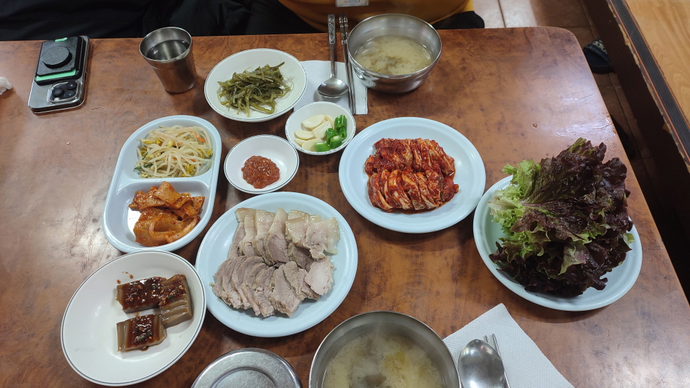  보쌈김치가 맛있는 충무로명동 '팔도보쌈'
