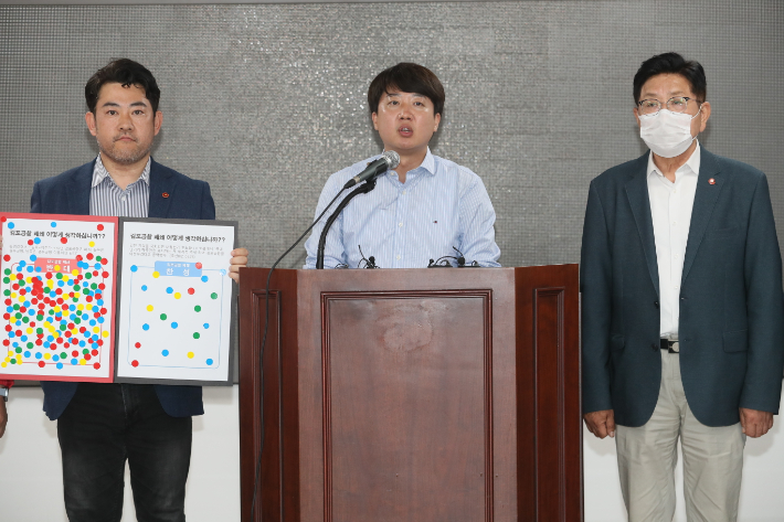  김포공항 이전 공약 불똥 제주 지방선거 막판 변수 허향진 도민 안중에 없는 오만한 발상 제주 관광 경영인 교수들도 공약 반대 규탄 성명 오영훈 갈라치기 조장 사태 수습 나서