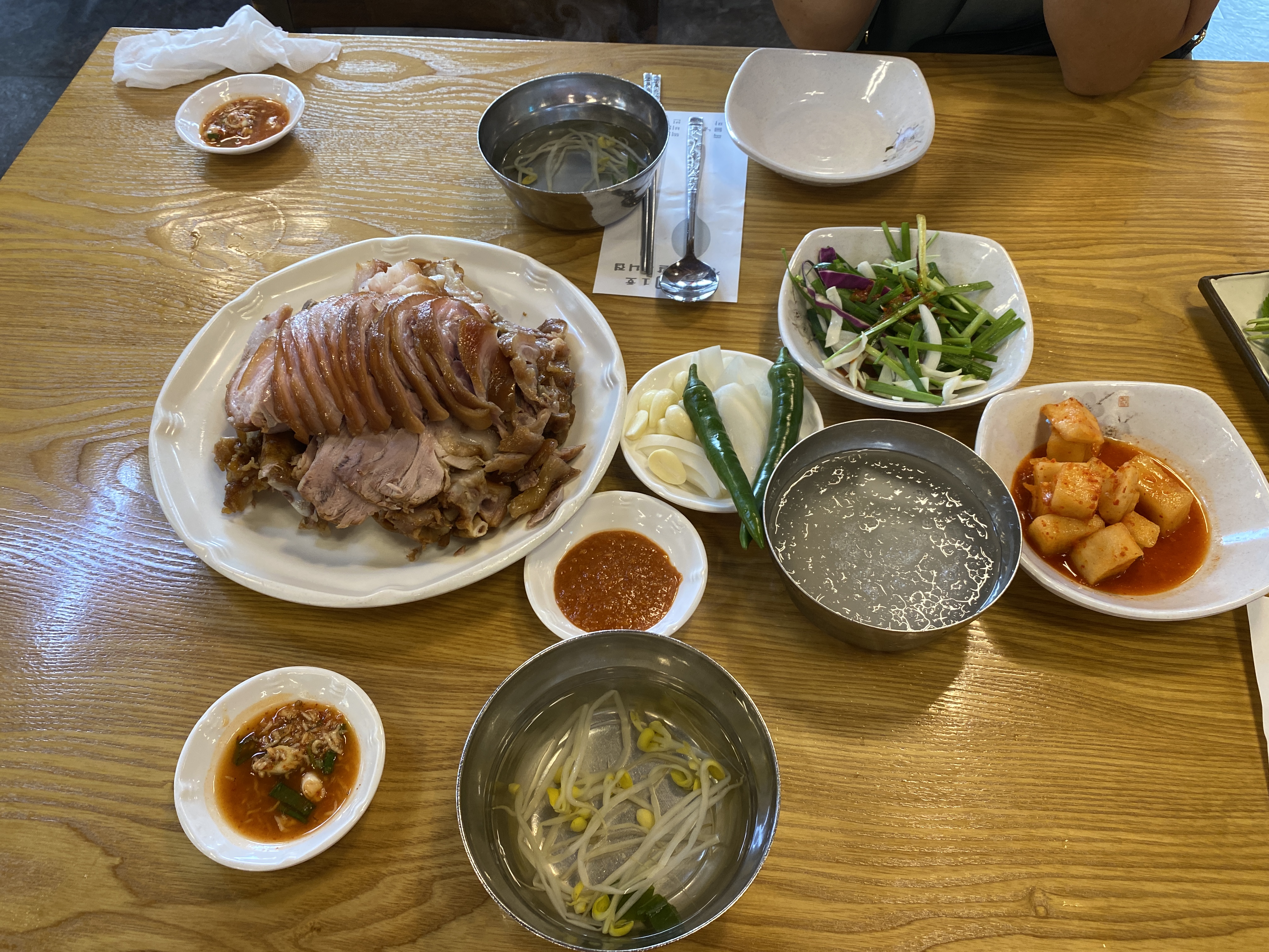 장충동원조왕족발 이미지