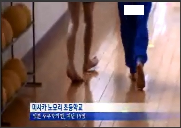  한겨울에도 초등학생(초딩) 들을 맨발 반소매 반바지로 생활하게 하는 일본 초등학교