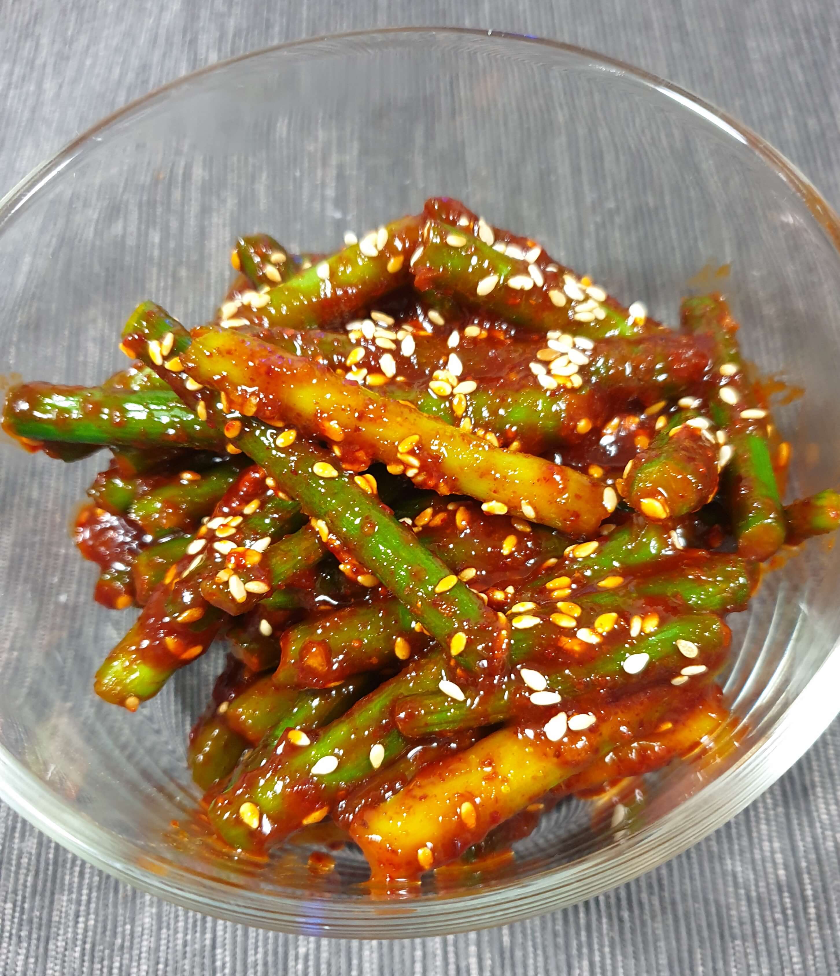  매콤달콤 아삭한 마늘쫑 고추장 무침 만들기