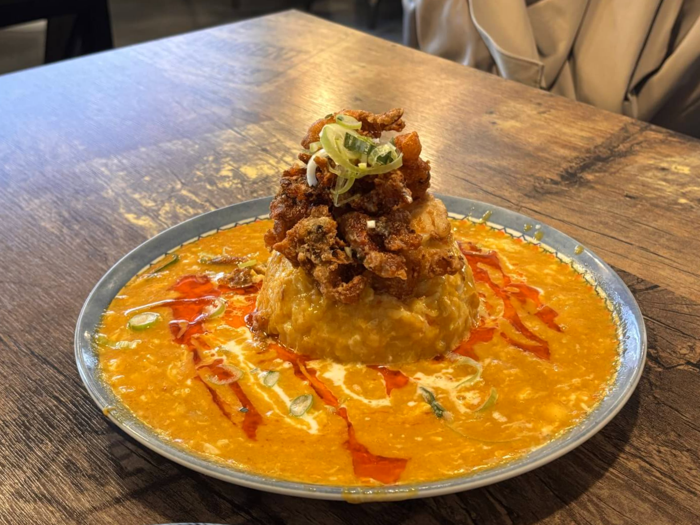 뿌팟퐁커리 덮밥