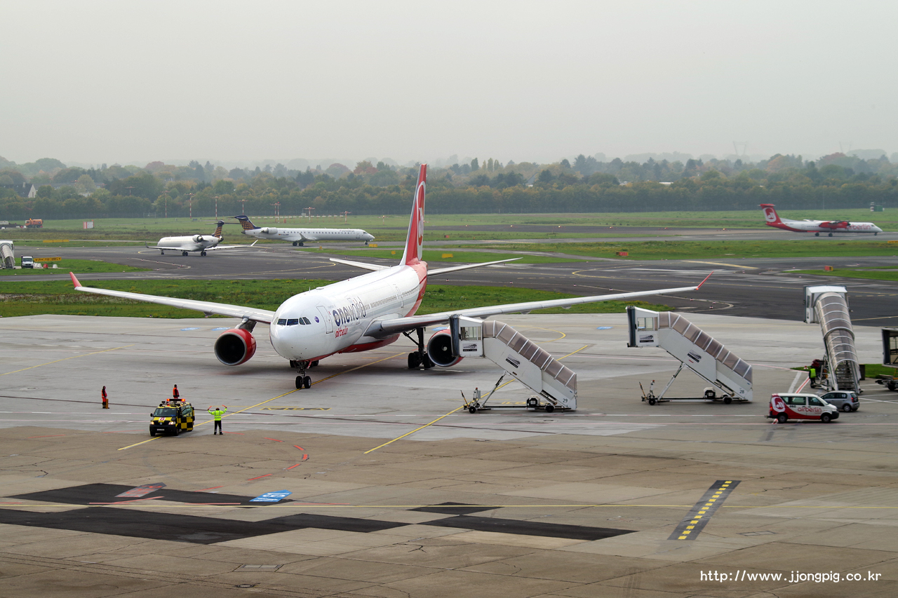 에어베를린 Air Berlin AB BER D-ABXA A330-200 Airbus A330-200 A332 뒤셀도르프 Dusseldorf - International (Rhein-Ruhr / Lohausen) 뒤셀도르프 Dusseldorf DUS EDDL