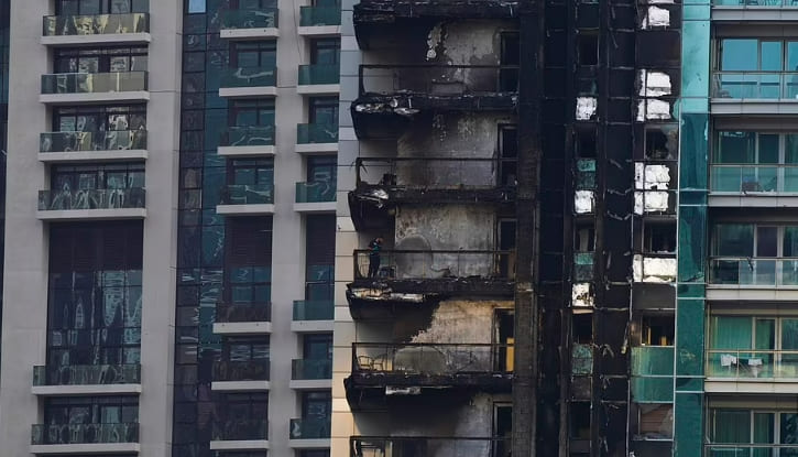 세계 최고층 버즈 칼리파 인근 35층짜리 두바이 아파트 전소 VIDEO: Fire breaks out in 35-storey building in Dubai