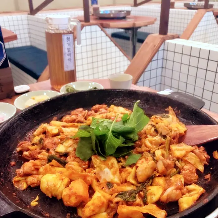 줄서는식당 구로디지털단지역 구디단 구디 맛집 서경석 추천 치즈 폭포 항아리숙성 닭갈비와 삼겹살과 닭갈비 콜라보 삼겹닭갈비 맛있는 곳 소개