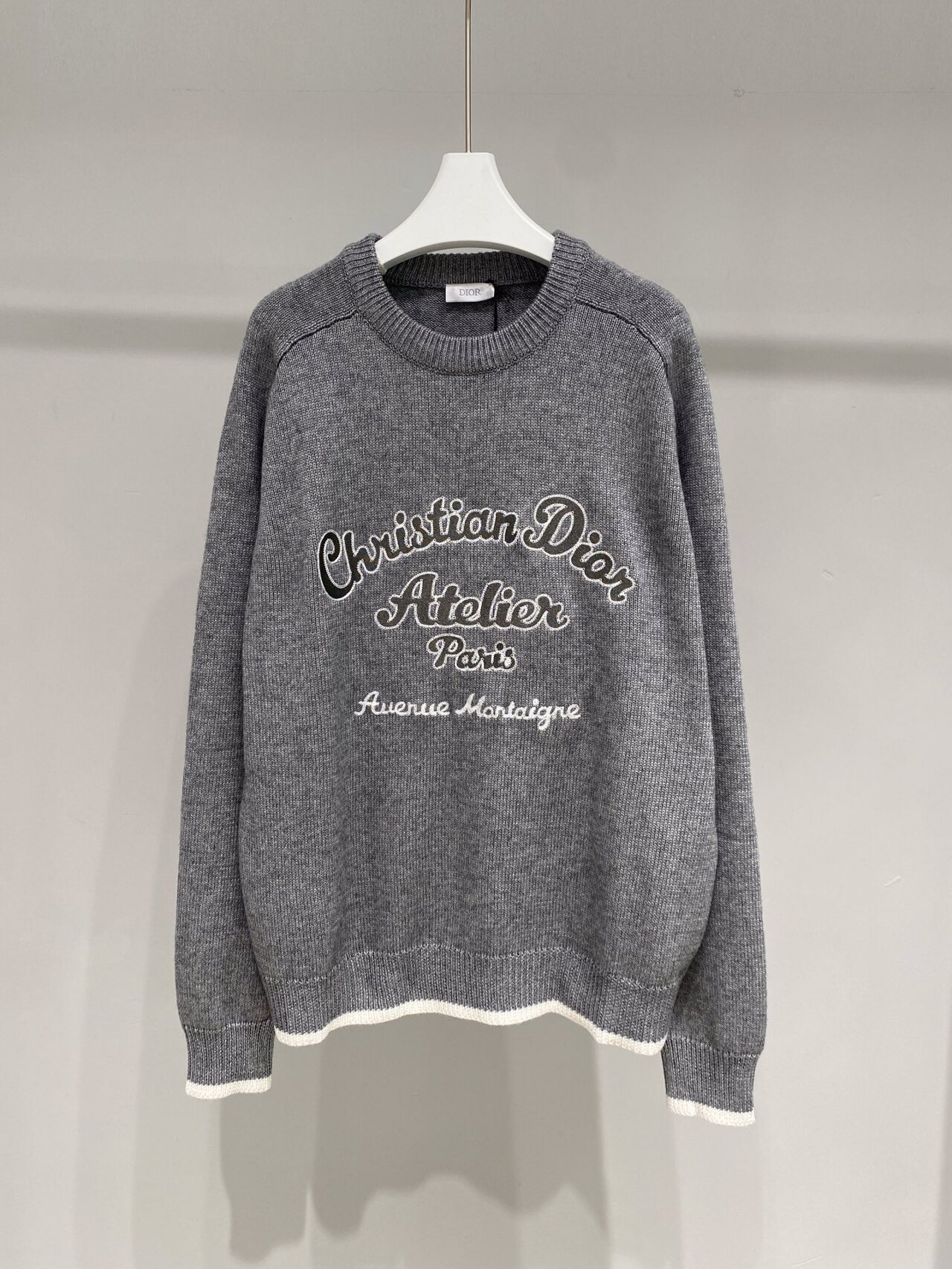  [DIOR] 디올 크리스챤 디올 아뜰리에 울 저지 니트 스웨터 213M640AT298_C880