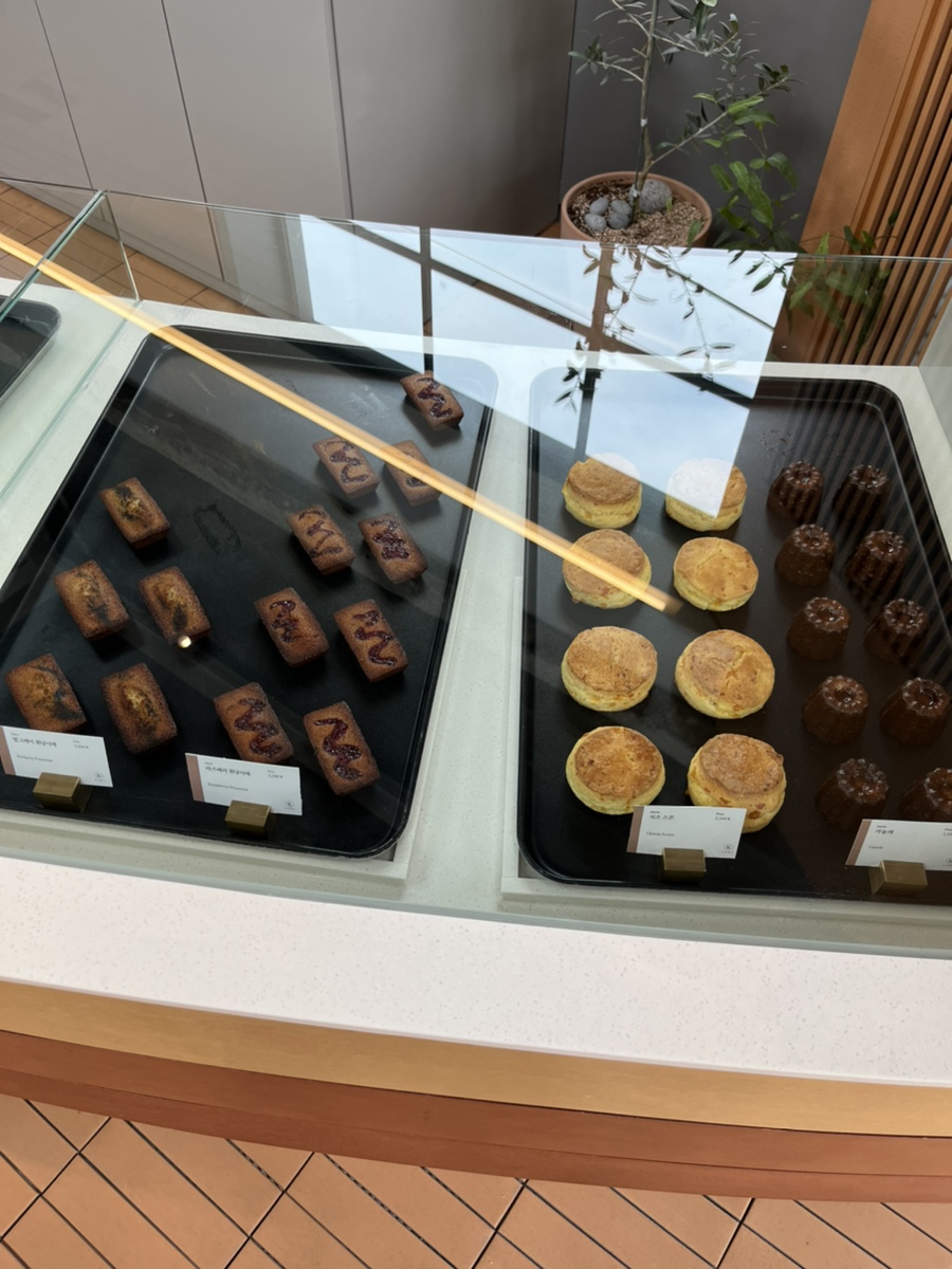 문래동에 있는 힙 카페, 커피보다 빵이 더 맛있다! 폰트 가게 19