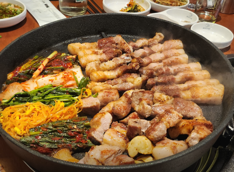 신중동 맛집 &quot;꽃돼지식당 부천신중동점&quot; 음식