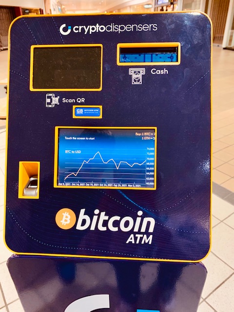 파란색-비트코인-ATM-스캔이-보이는-모습