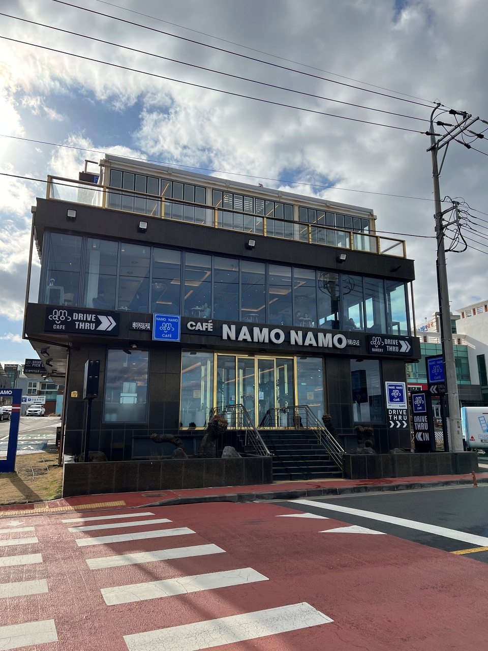  제주도 카페 추천 :: 카페 나모나모 / 제주공항 근처 도두동 무지개 해안도로 앞 대형 베이커리 오션뷰 카페
