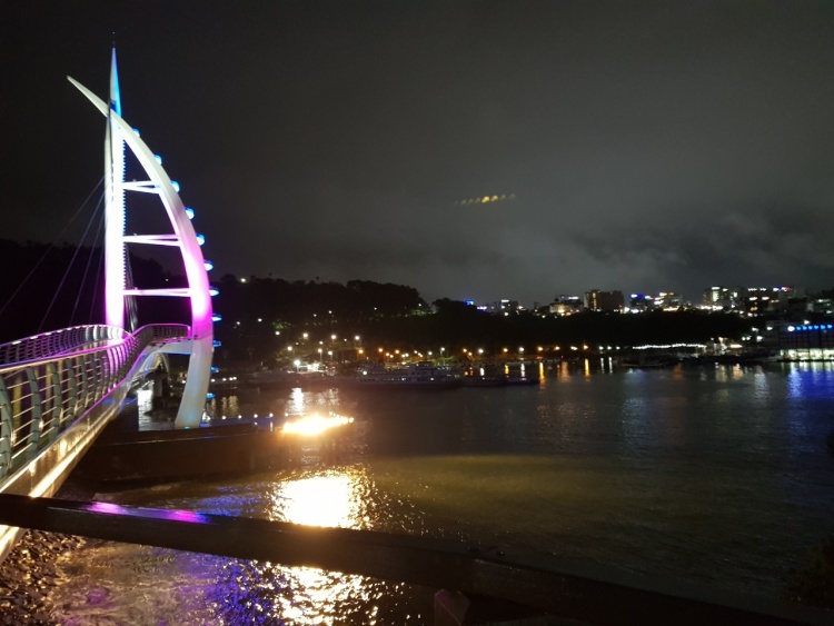 새연교 야경모습