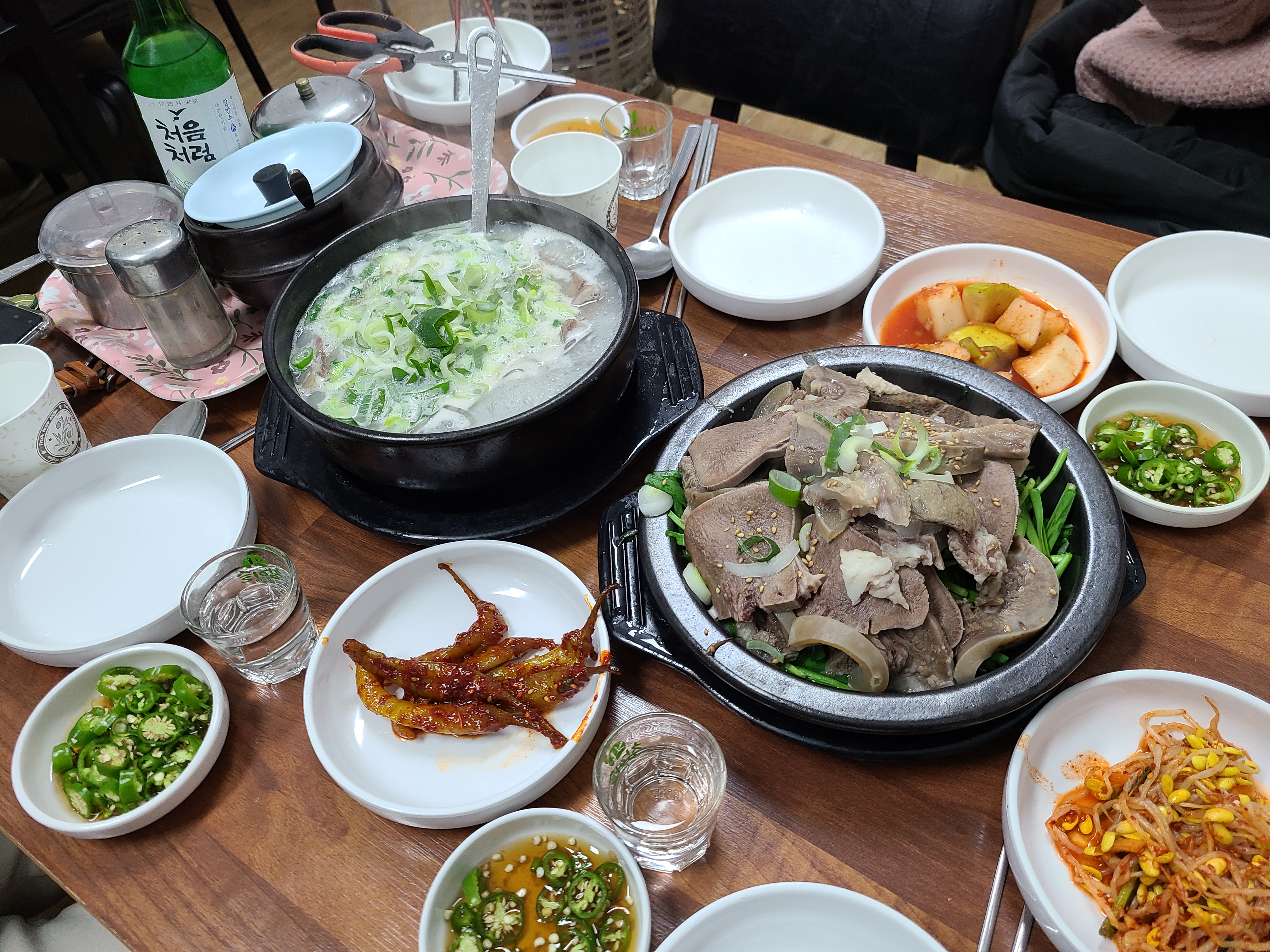  성남 모란역 식객 허영만의 백반기행 소머리국밥 맛집 : 장터식당