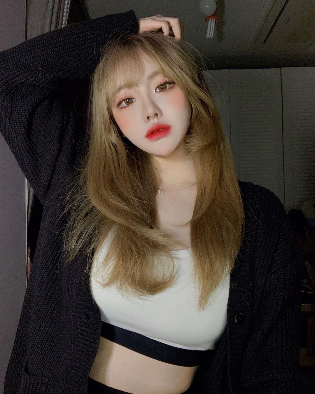  나이키 스포츠 언더웨어 입은 인스타그래머 기묘한 기무세딘 사진