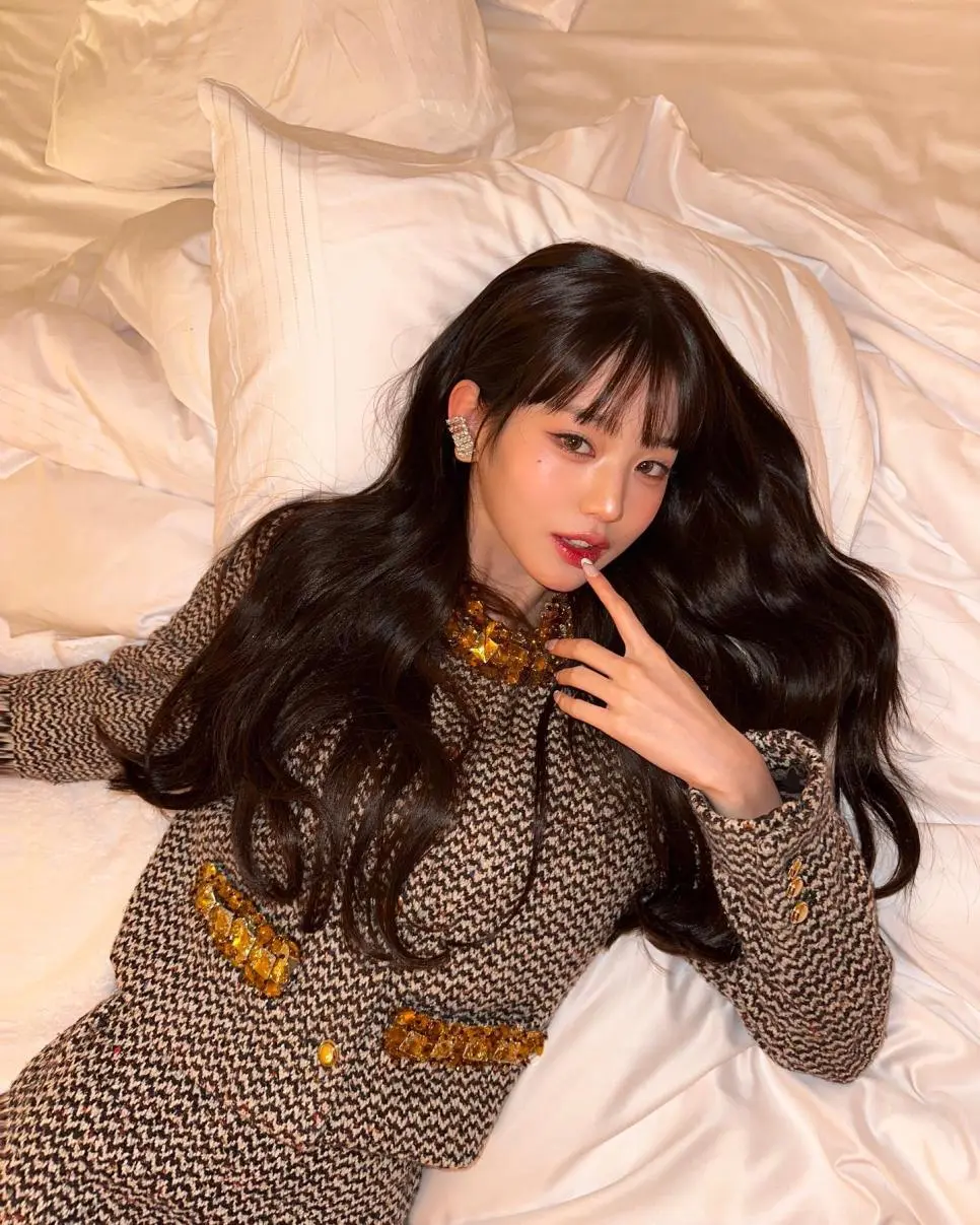  미우미우 패션쇼에 간 장원영 프로필 근황 사진과 움짤 Jang Won Young at the fashion show