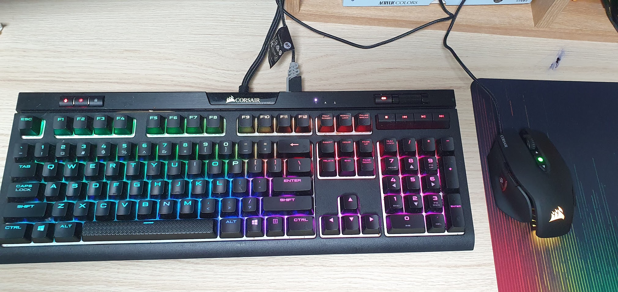 멋을 포기한 대신 무선의 편리함만 얻은 로지텍 K580 무선 키보드 멋을 포기한 대신 무선의 편리함만 얻은 로지텍 K580 무선 키보드