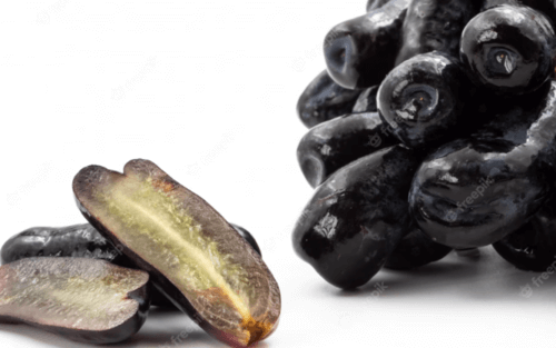black_spphire_grapes_half