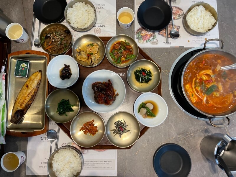 용인 수지 고기리 맛집 잘생긴반상-기본 한상 차림