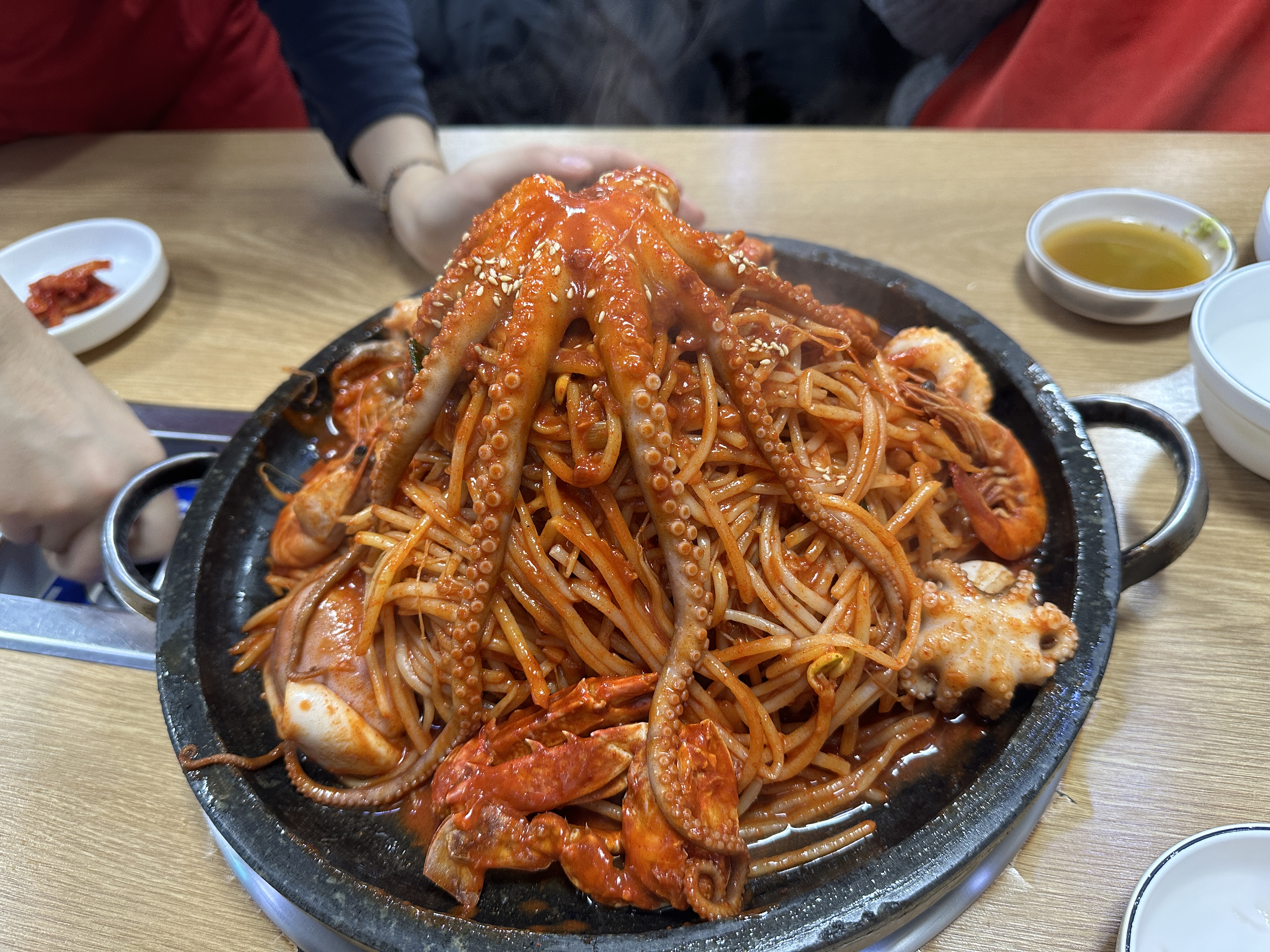 돌솟해물뼈찜 이미지