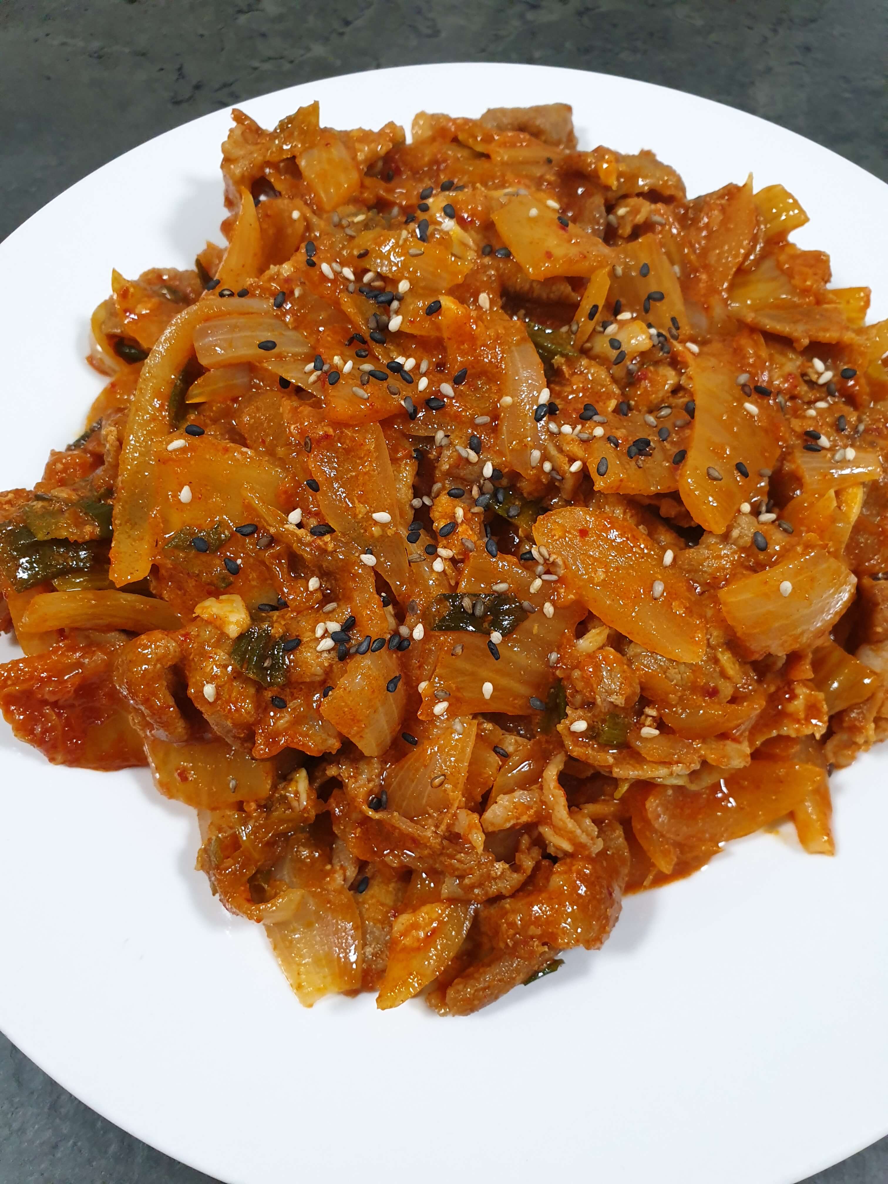  김치 넣고 돼지고기 두루치기 만들기