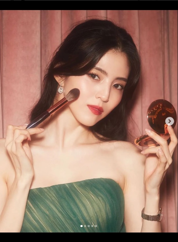  배우 한소희 브리티시 패션 어워드에서 당당히 센터를 차지한 황금비율