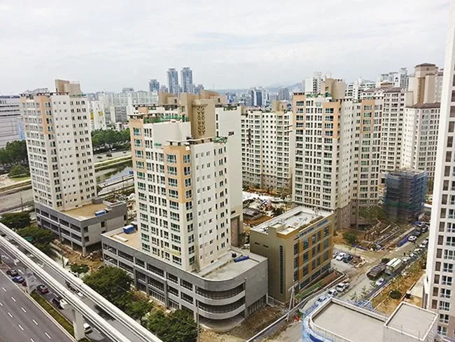 재건축이 활발히 진행되고 있는 과천