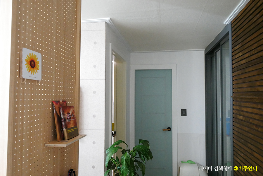 인테리어 잡화에도 딱인 해바라기 그림 돈 들어가는 액자 1