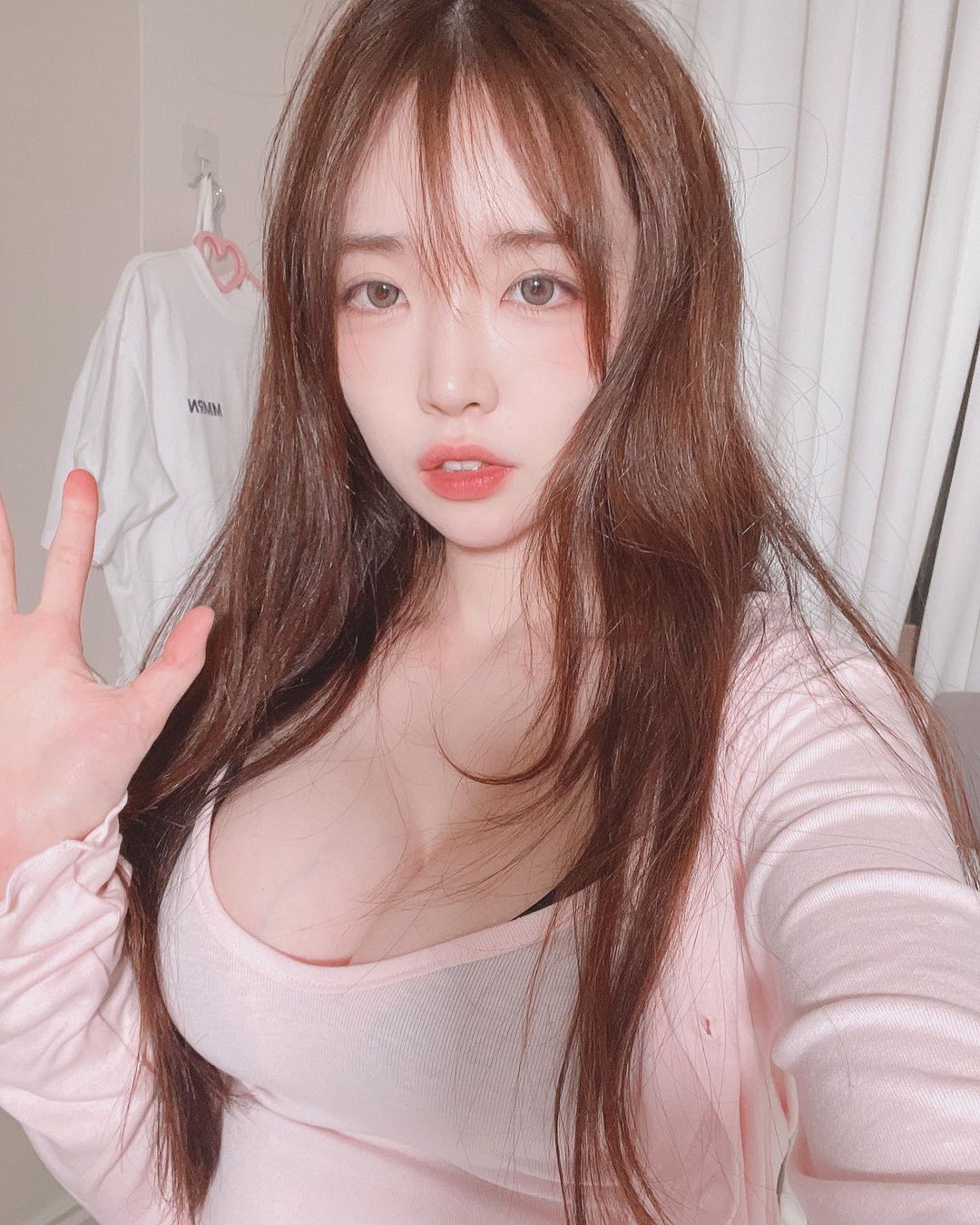  유튜버 리나의 일상 트위치 스트리밍 움짤과 인스타그램 사진들