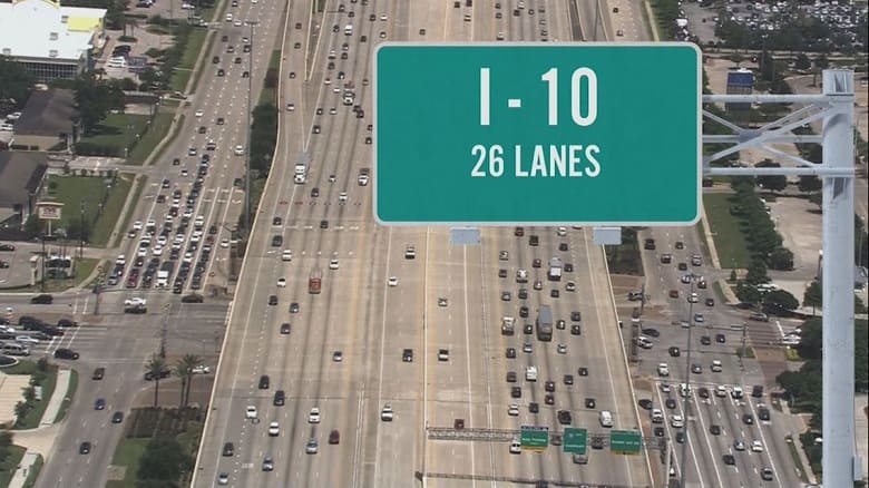 세계에서 가장 넓은 고속도로 VIDEO: World&#39;s widest highway