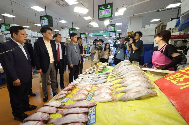 FishMarket-Visit-Merchant-Conversation