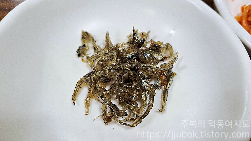 수월식당 - 반찬 - 멸치찜