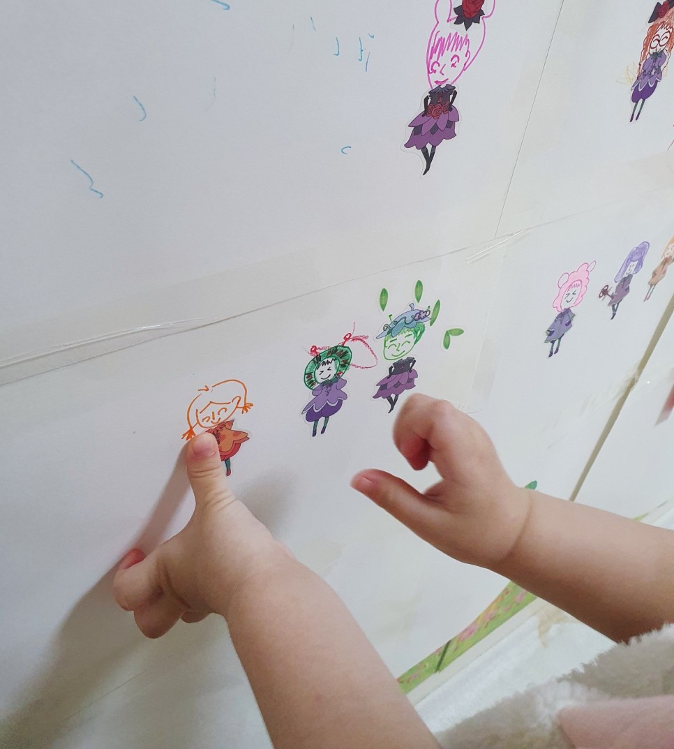 인형 옷 입히기 스티커 놀이 아기 스티커 코디북을 이용한 인형 20