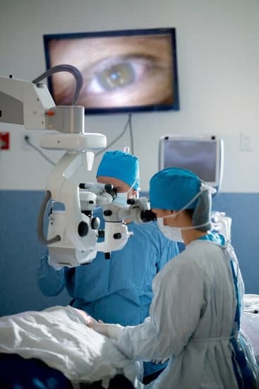 유리체 절제술 (Vitrectomy)