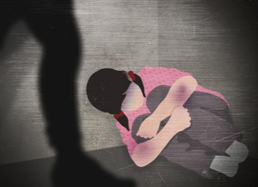  쓰레기 더미 집에서 발견된 남매가 있었다네요ㅠ