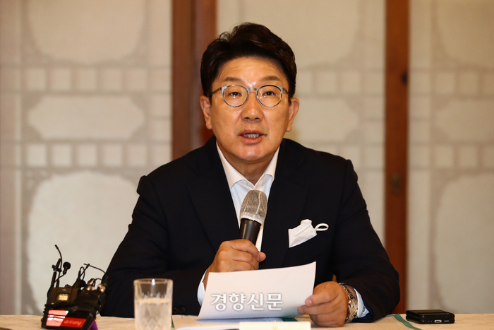  국민의힘, 권성동 사적 채용 논란 일제히 옹호..일각에선 "윤리위 갈 수도" "대행의 대행 체제" 우려