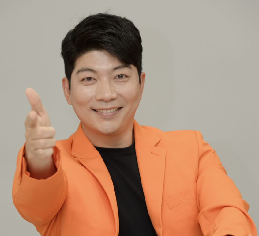  트로트가수 김재롱 프로필 정보 - 나이 학력 개그맨 활동 가족관계 SNS 등