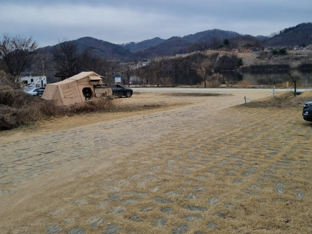 (충주캠핑장) 호수가 보이는 프라이빗한 '탄금호캠핑장' 15