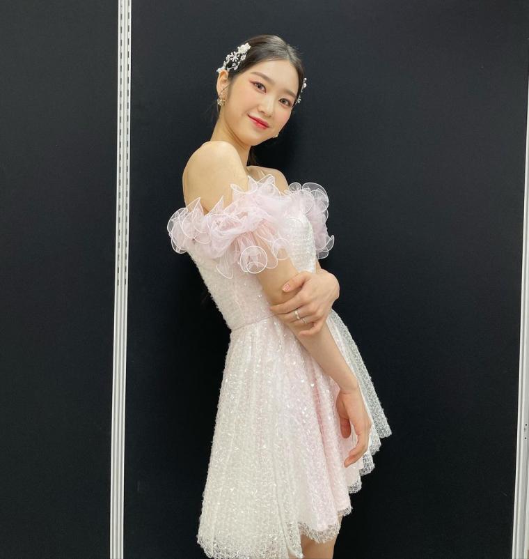  오마이걸 지호 시상식 드레스 인스타그램 사진
